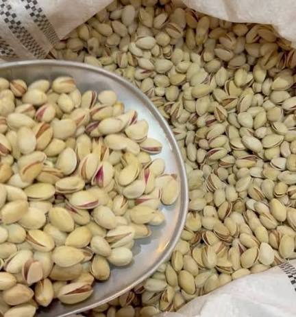 پسته احمد آقایی ممتاز + انتخابی مناسب برای فروشگاه های لوکس + قیمت و خرید عمده